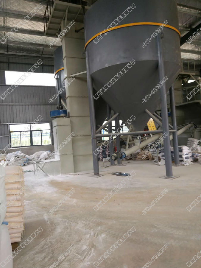 四川標(biāo)線涂料生產(chǎn)設(shè)備全封閉儲(chǔ)料展示